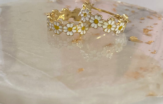 Daisy flower hoop earring